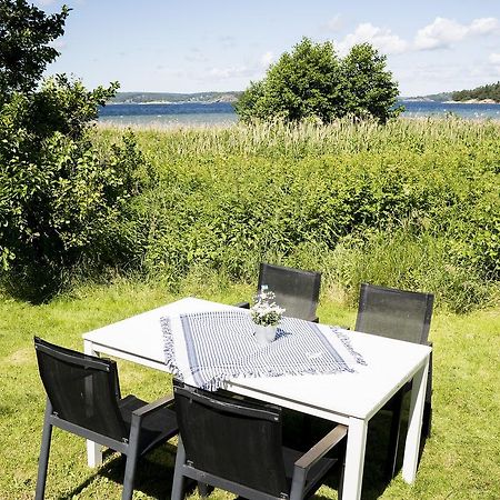 Anfasteroed Gardsvik - Sjoestugan Ljungskile Buitenkant foto